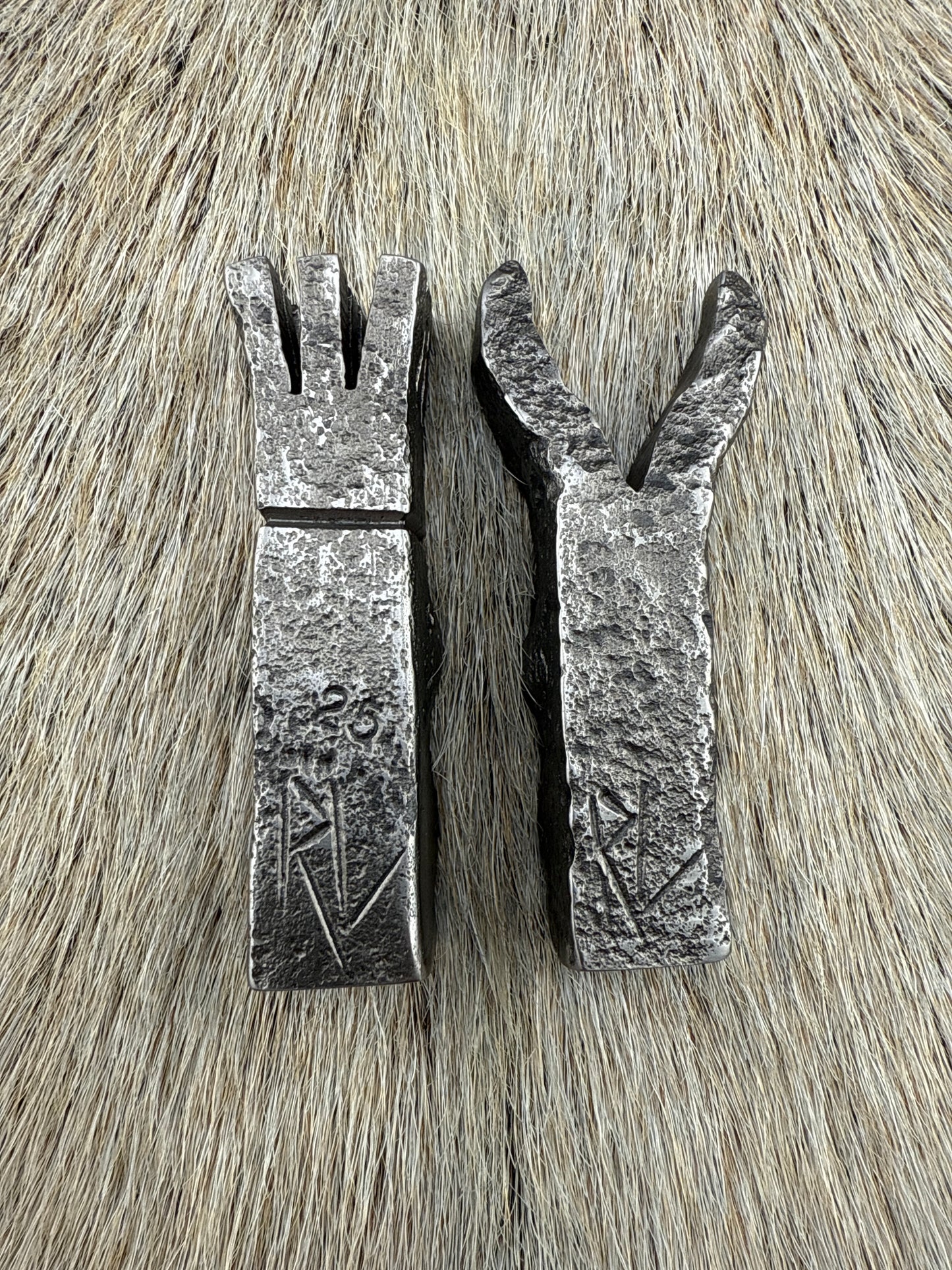 Chess Piece Set: Skulls vs Cyclops