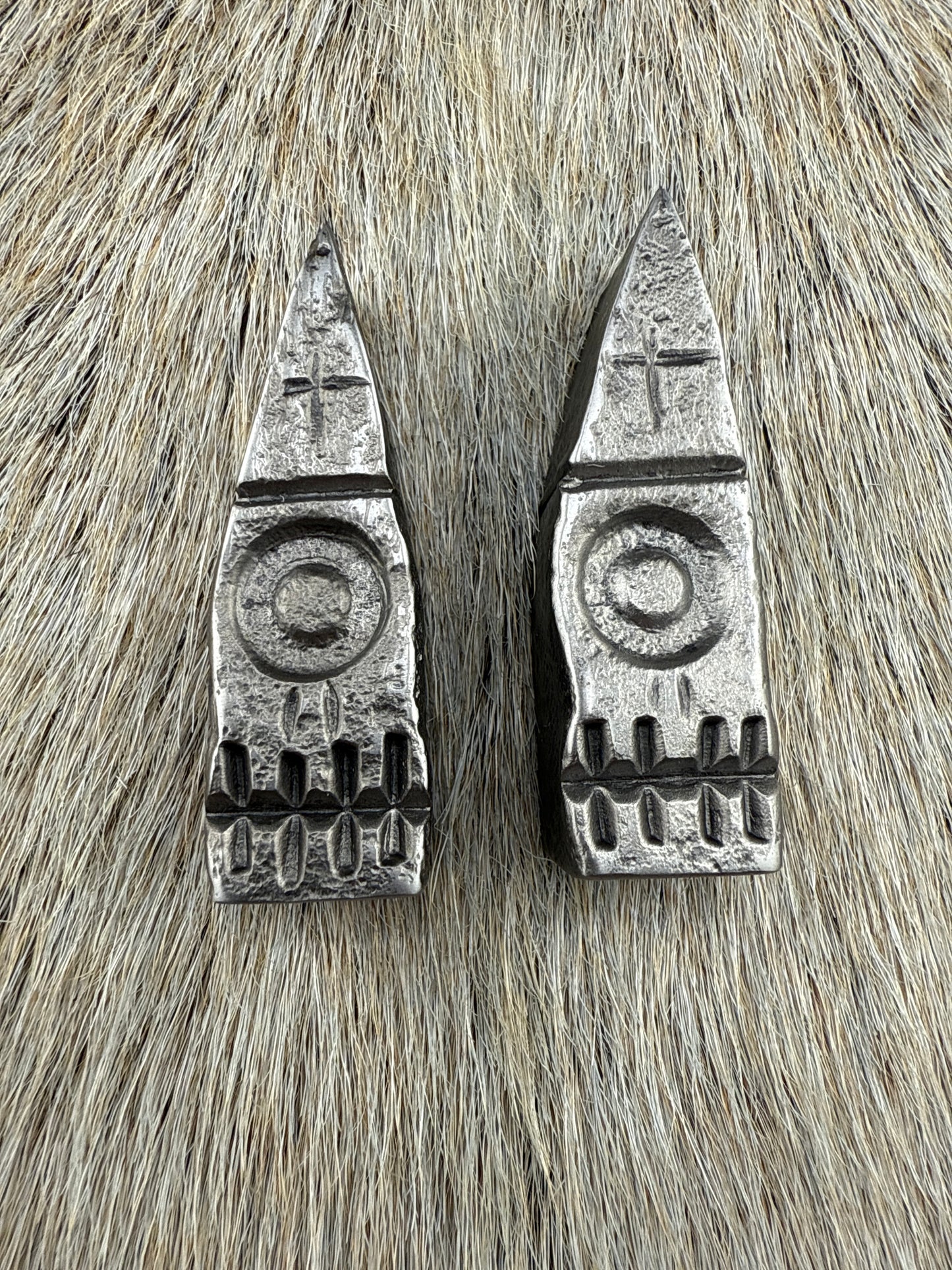 Chess Piece Set: Skulls vs Cyclops