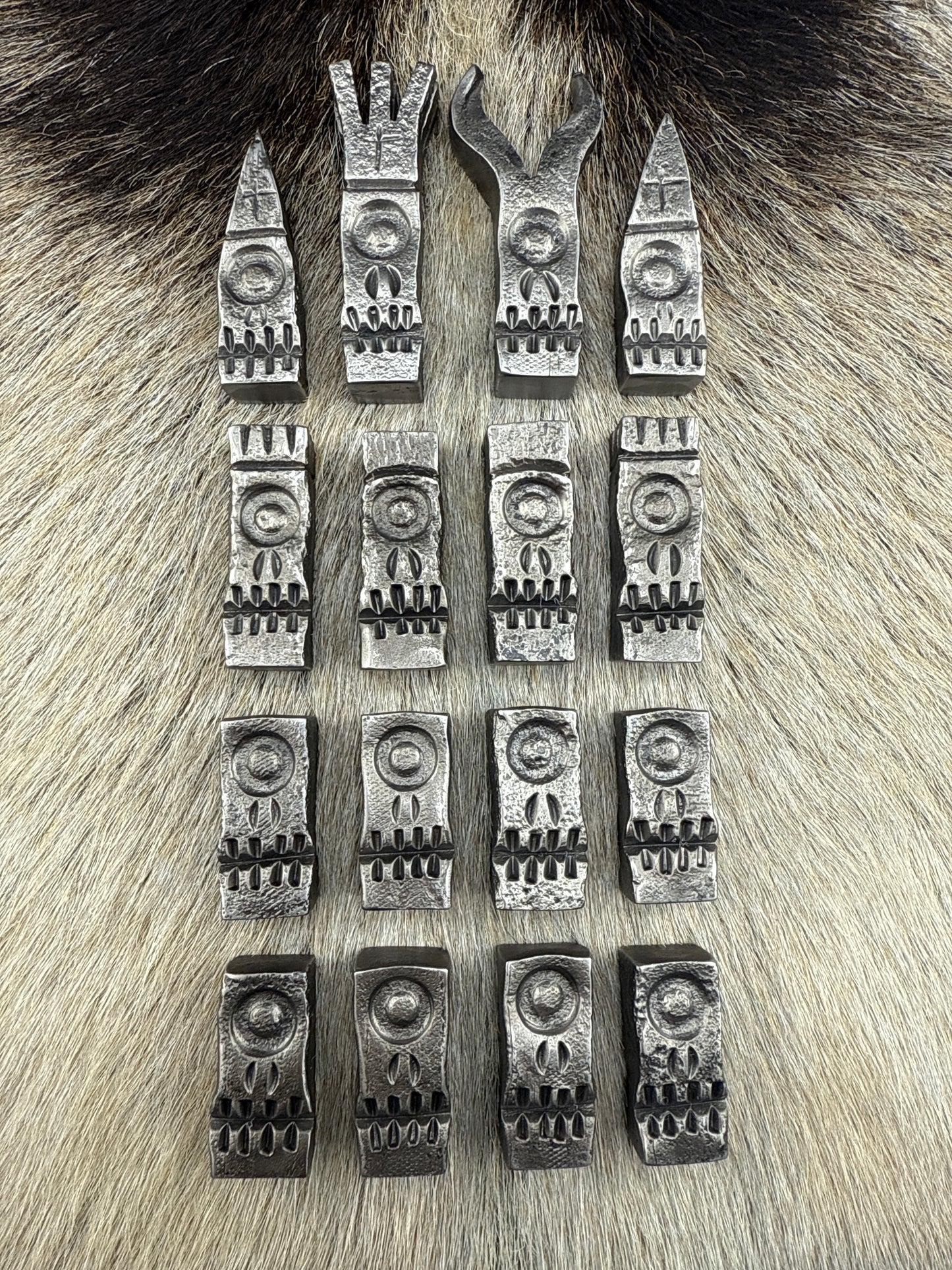 Chess Piece Set: Skulls vs Cyclops