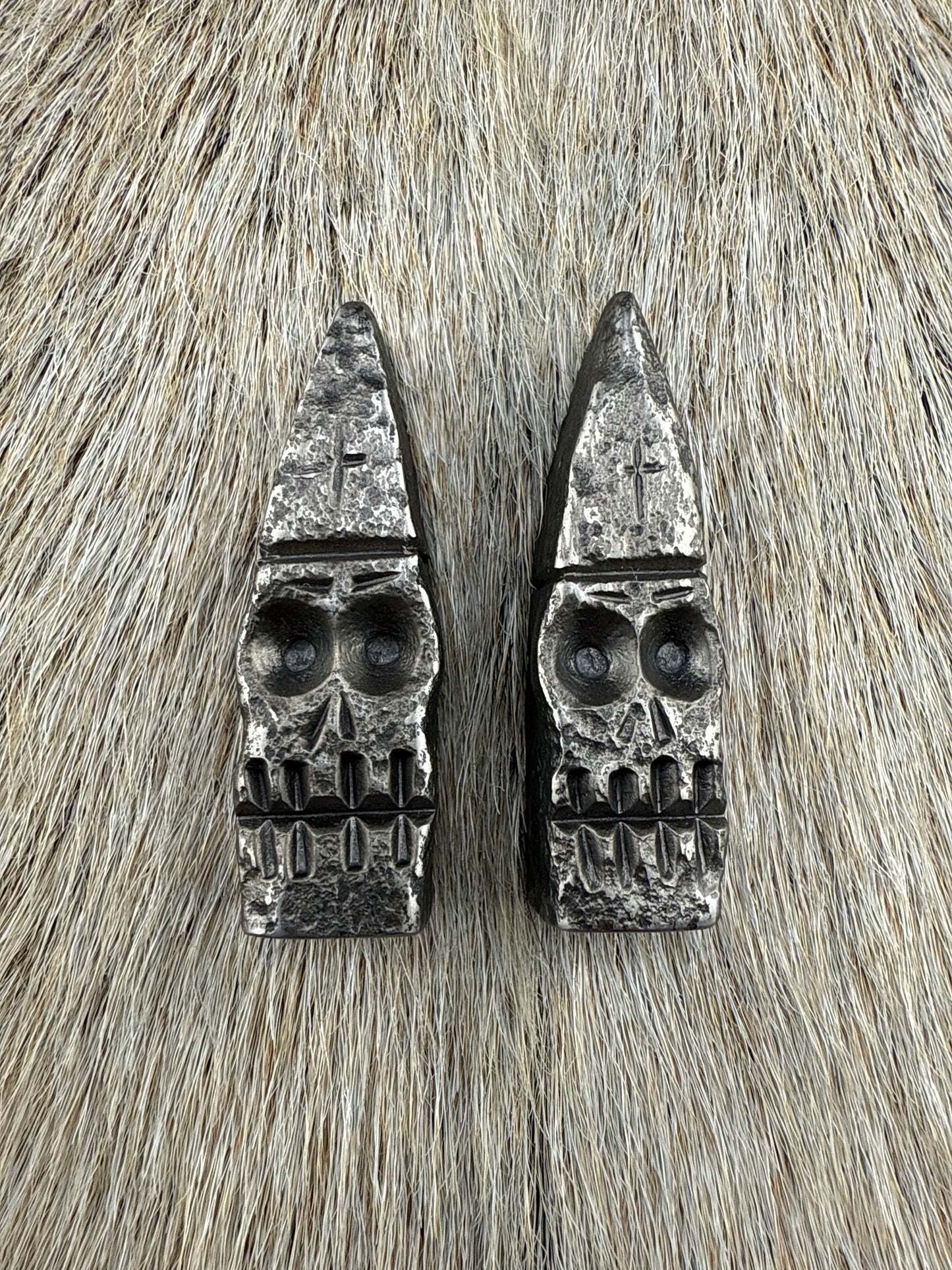 Chess Piece Set: Skulls vs Cyclops